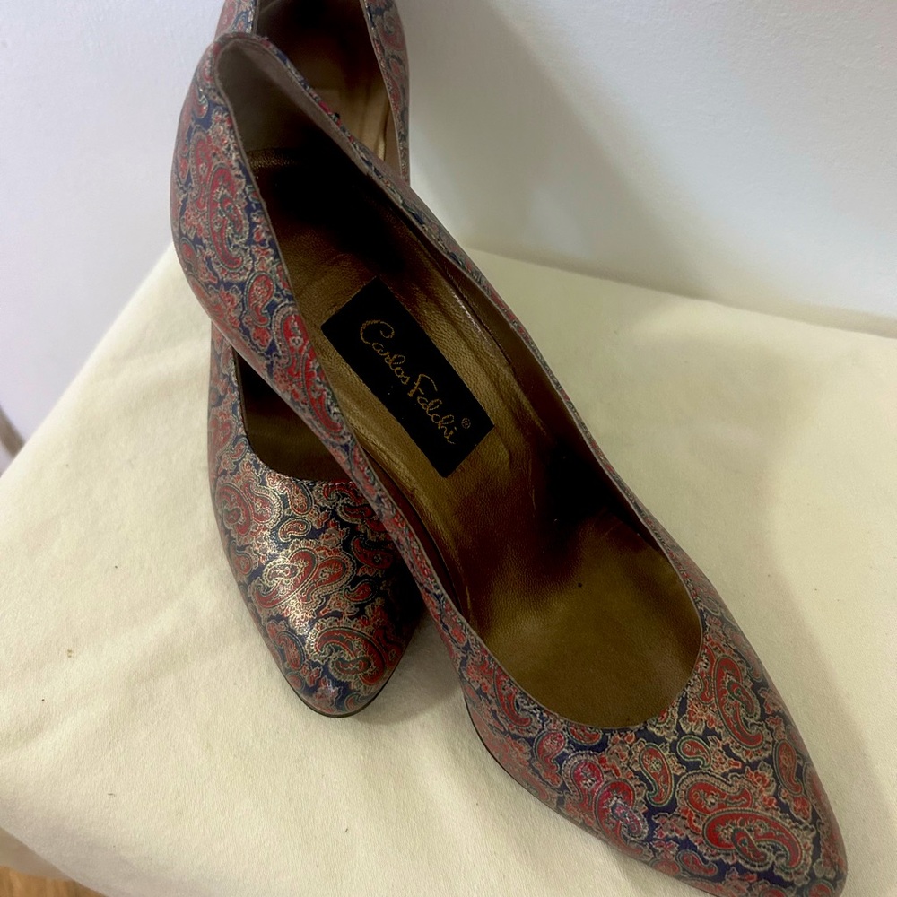LN Carlos Falchi pumps.  Size 6